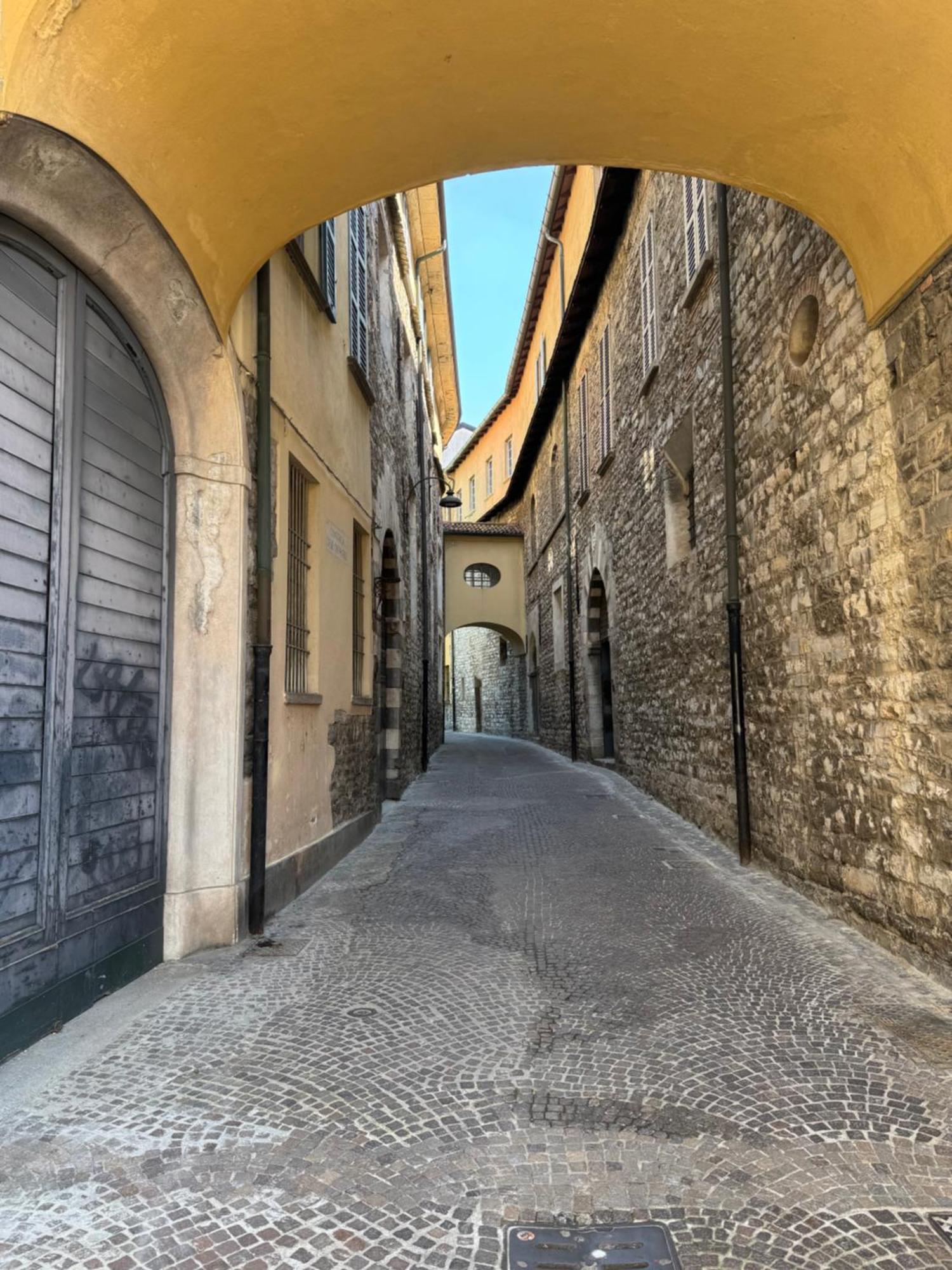 Portatorre Suite, A Charming Apartment In The Heart Of Como, Free Private Parking, Air Conditioning & More! Exteriör bild